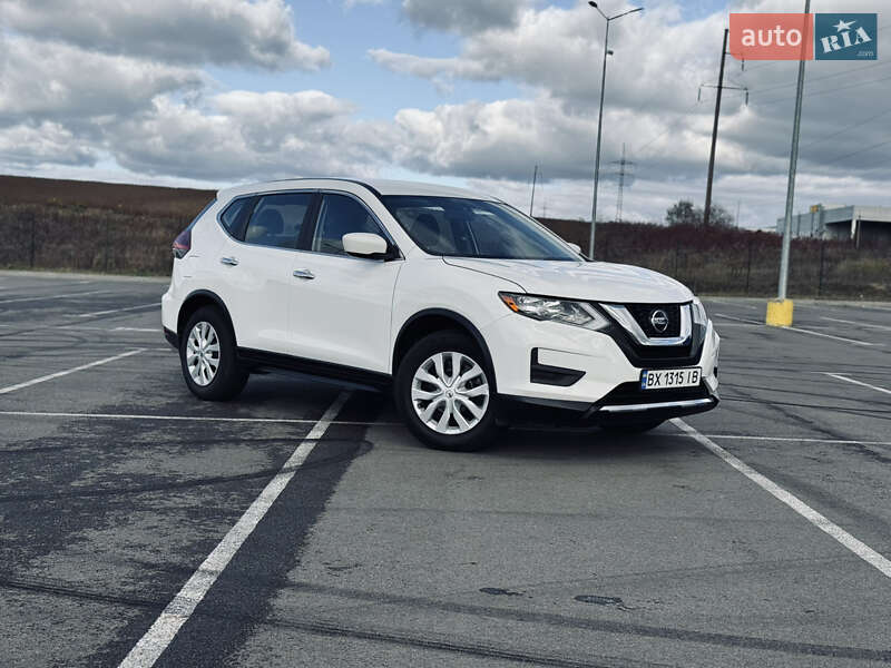 Внедорожник / Кроссовер Nissan Rogue 2017 в Ровно