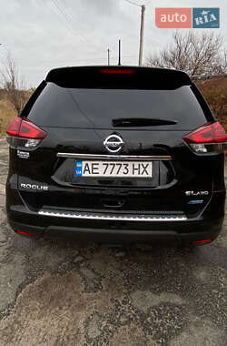Внедорожник / Кроссовер Nissan Rogue 2014 в 