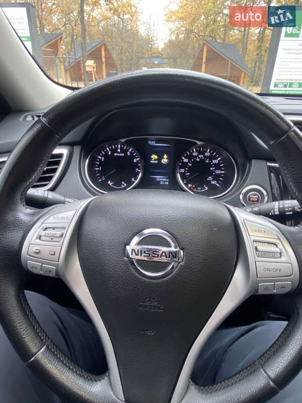 Позашляховик / Кросовер Nissan Rogue 2015 в Миколаєві