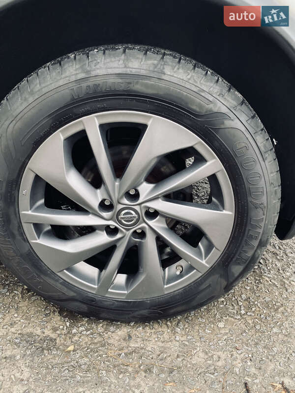 Позашляховик / Кросовер Nissan Rogue 2015 в Вараші фото 13 Позашляховик / Кросовер Nissan Rogue 2015 в Вараші