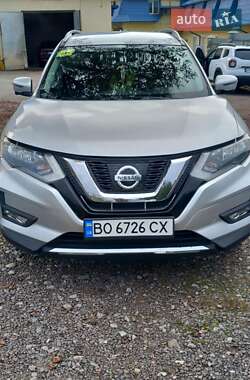 Позашляховик / Кросовер Nissan Rogue 2017 в Бучачі