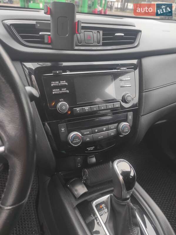 Внедорожник / Кроссовер Nissan Rogue 2016 в Киеве