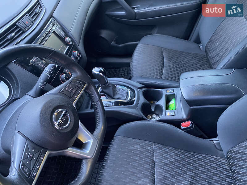 Внедорожник / Кроссовер Nissan Rogue 2018 в Львове