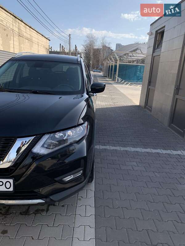 Внедорожник / Кроссовер Nissan Rogue 2017 в Киеве