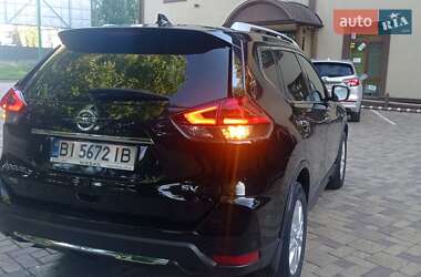 Внедорожник / Кроссовер Nissan Rogue 2017 в 