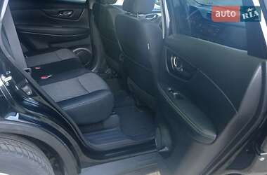 Внедорожник / Кроссовер Nissan Rogue 2017 в 