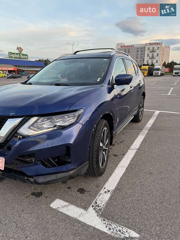 Внедорожник / Кроссовер Nissan Rogue 2017 в Львове