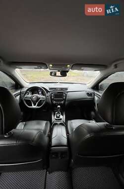 Внедорожник / Кроссовер Nissan Rogue 2018 в 