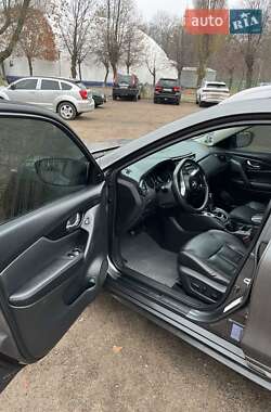Внедорожник / Кроссовер Nissan Rogue 2018 в 