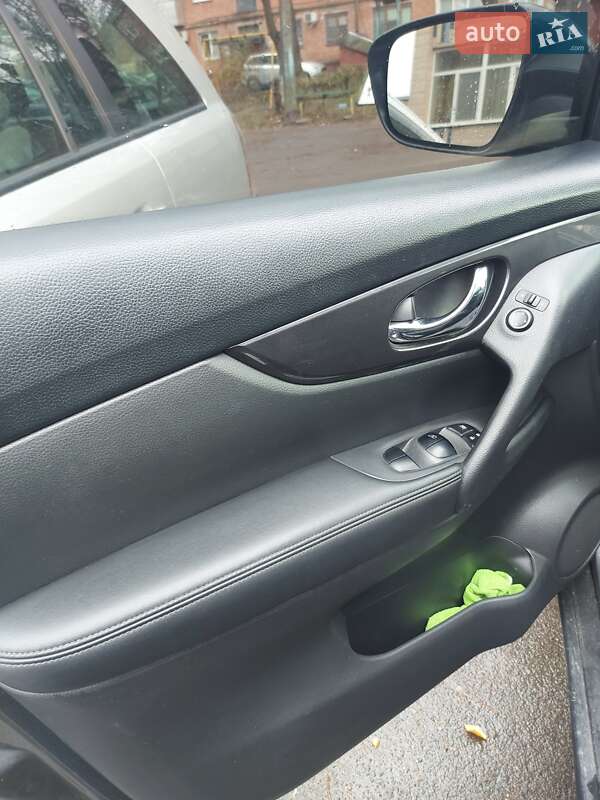 Внедорожник / Кроссовер Nissan Rogue 2017 в Ровно