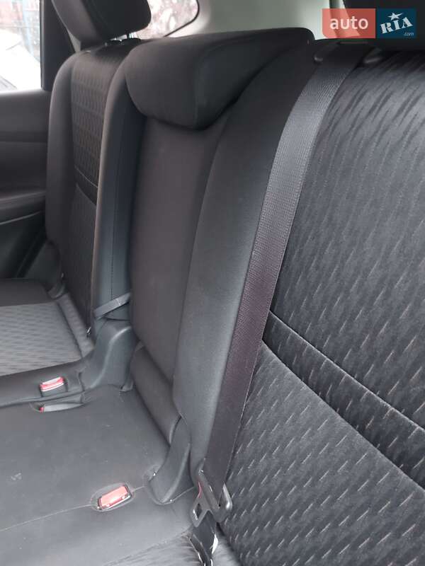 Внедорожник / Кроссовер Nissan Rogue 2017 в Ровно