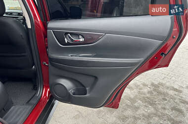 Внедорожник / Кроссовер Nissan Rogue 2018 в 