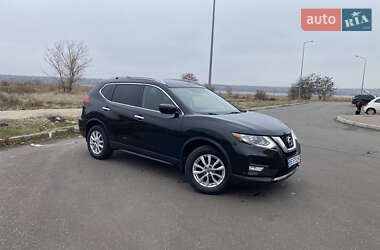 Внедорожник / Кроссовер Nissan Rogue 2017 в Николаеве