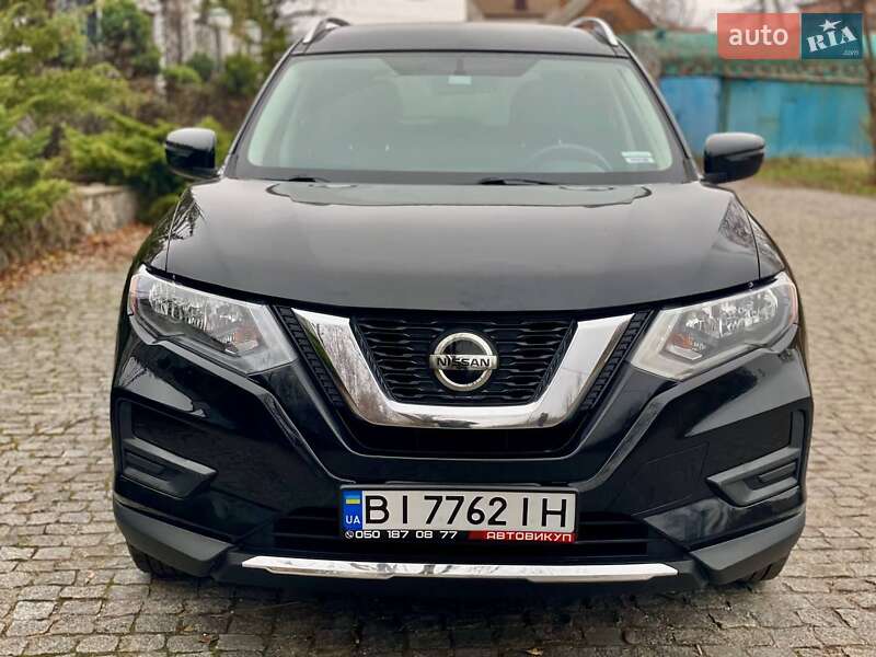 Внедорожник / Кроссовер Nissan Rogue 2017 в Полтаве