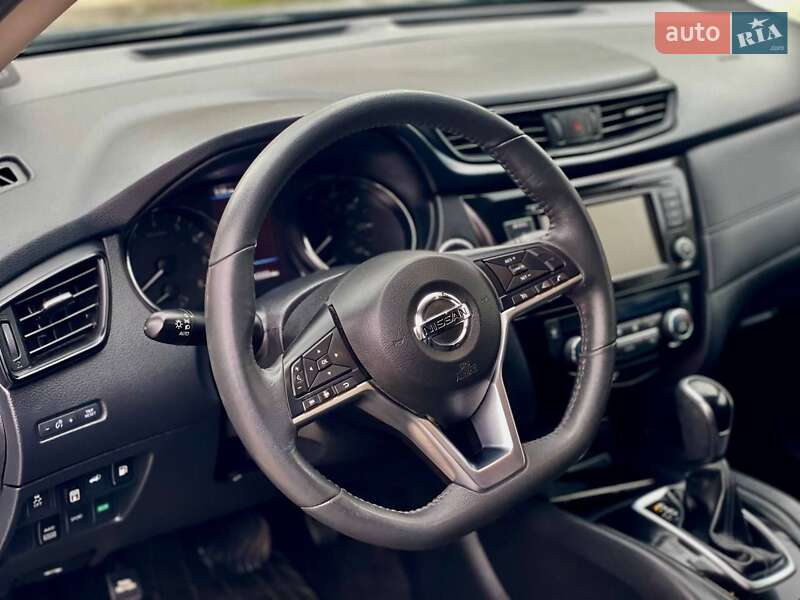 Внедорожник / Кроссовер Nissan Rogue 2017 в Полтаве