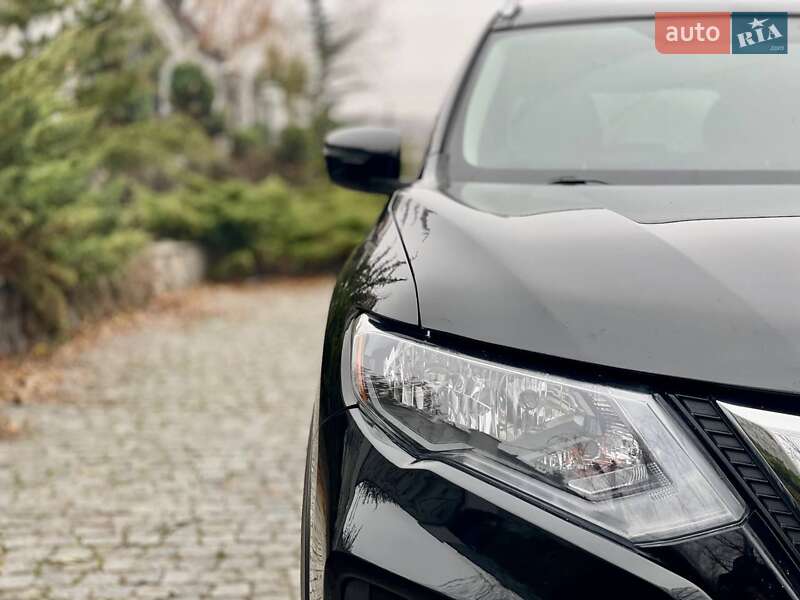 Внедорожник / Кроссовер Nissan Rogue 2017 в Полтаве