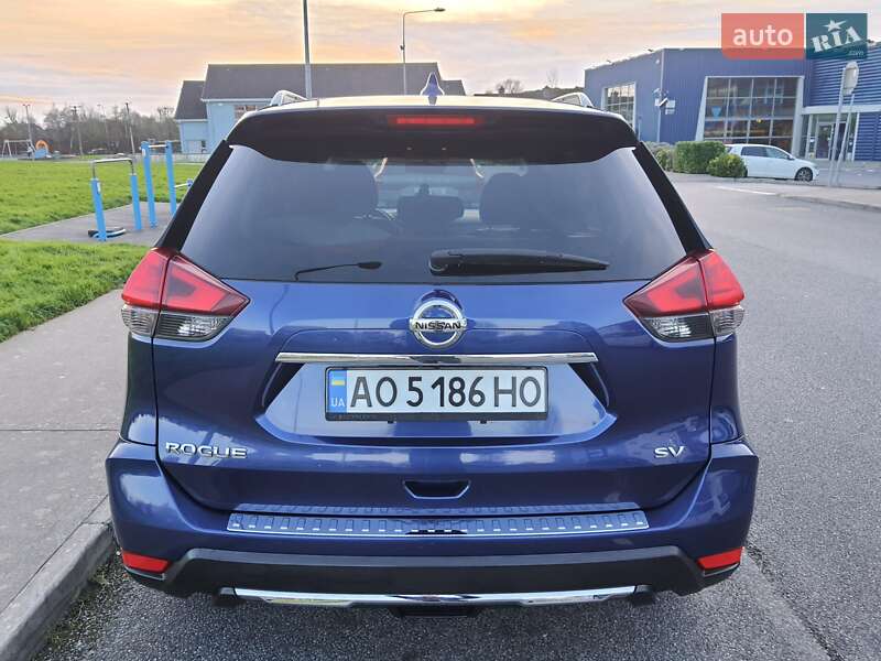 Внедорожник / Кроссовер Nissan Rogue 2017 в Межгорье