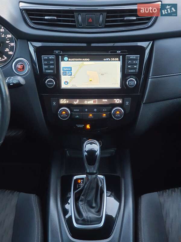Внедорожник / Кроссовер Nissan Rogue 2017 в Межгорье