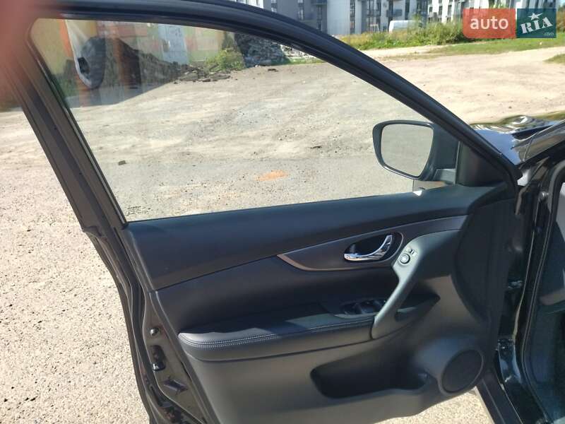 Позашляховик / Кросовер Nissan Rogue 2016 в Львові