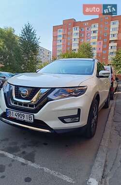 Позашляховик / Кросовер Nissan Rogue 2017 в Полтаві