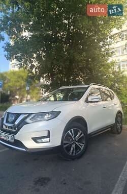 Внедорожник / Кроссовер Nissan Rogue 2017 в Полтаве