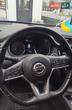 Внедорожник / Кроссовер Nissan Rogue 2019 в 