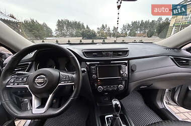 Внедорожник / Кроссовер Nissan Rogue 2018 в 