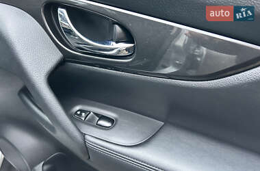 Внедорожник / Кроссовер Nissan Rogue 2018 в 