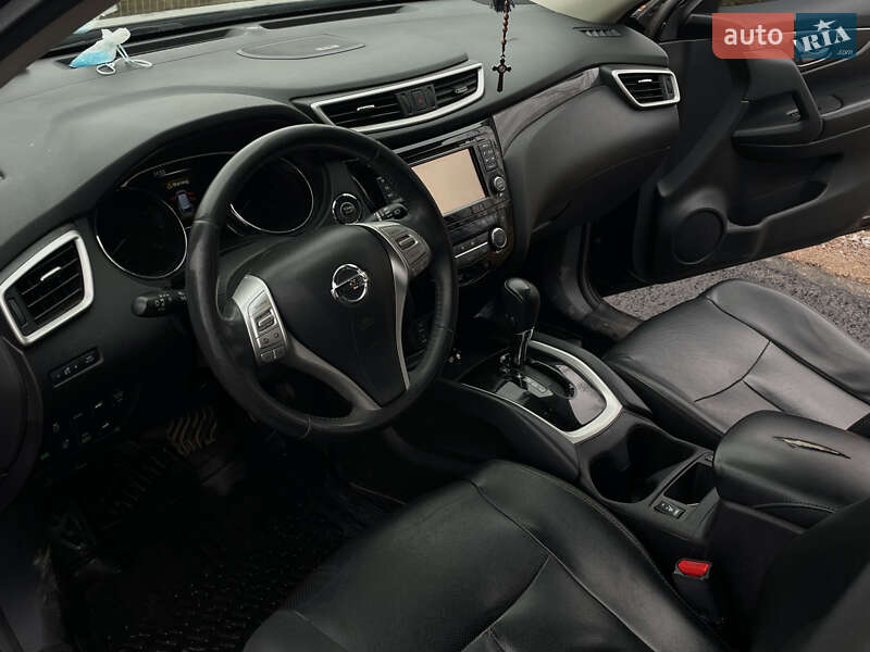Позашляховик / Кросовер Nissan Rogue 2015 в Львові