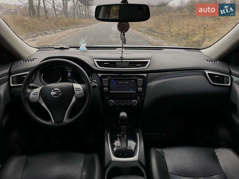 Позашляховик / Кросовер Nissan Rogue 2015 в Львові