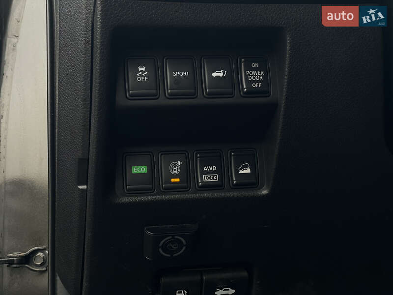 Позашляховик / Кросовер Nissan Rogue 2015 в Львові