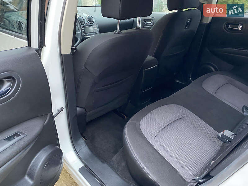 Внедорожник / Кроссовер Nissan Rogue 2012 в Стрые