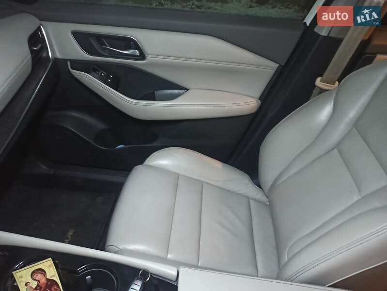 Позашляховик / Кросовер Nissan Rogue 2020 в Івано-Франківську