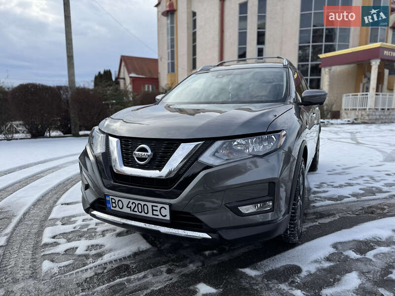 Внедорожник / Кроссовер Nissan Rogue 2016 в 