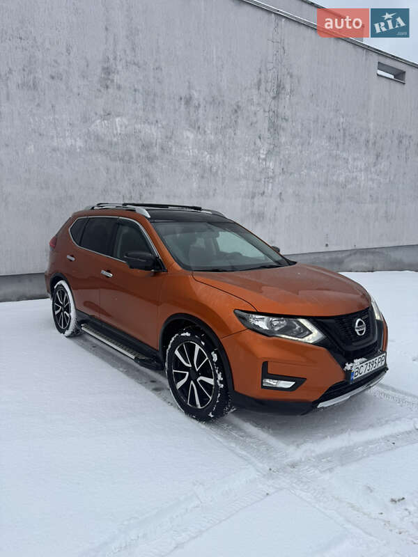 Внедорожник / Кроссовер Nissan Rogue 2017 в Львове