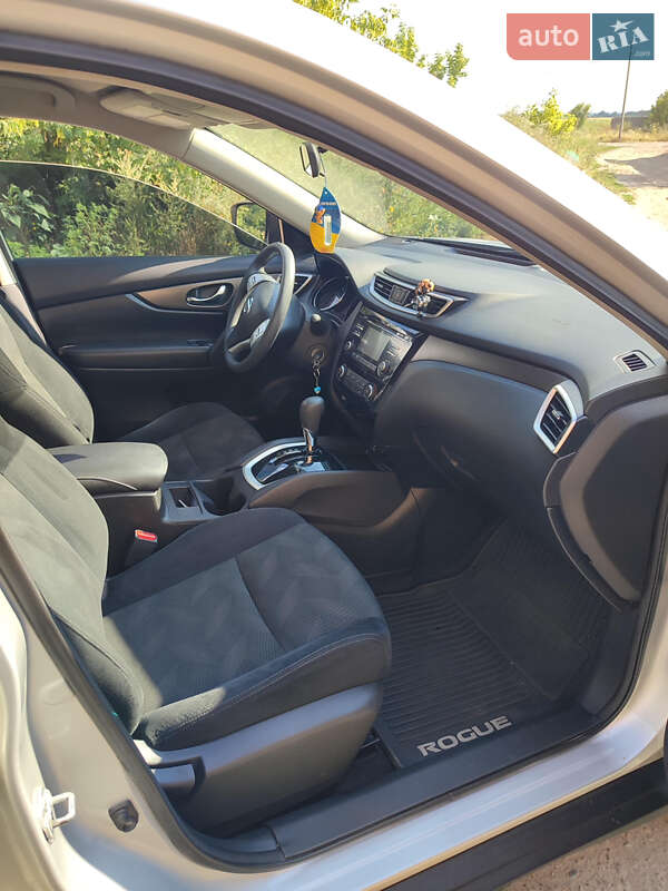 Позашляховик / Кросовер Nissan Rogue 2015 в Опішне