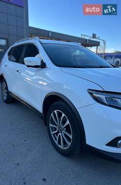 Внедорожник / Кроссовер Nissan Rogue 2015 в Самборе