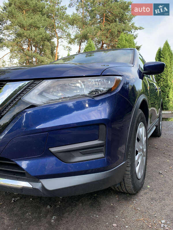 Внедорожник / Кроссовер Nissan Rogue 2017 в Радивилове