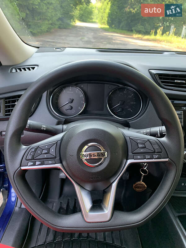 Внедорожник / Кроссовер Nissan Rogue 2017 в Радивилове