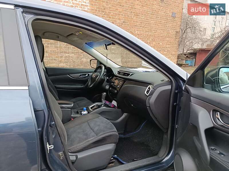 Позашляховик / Кросовер Nissan Rogue 2016 в Помічній