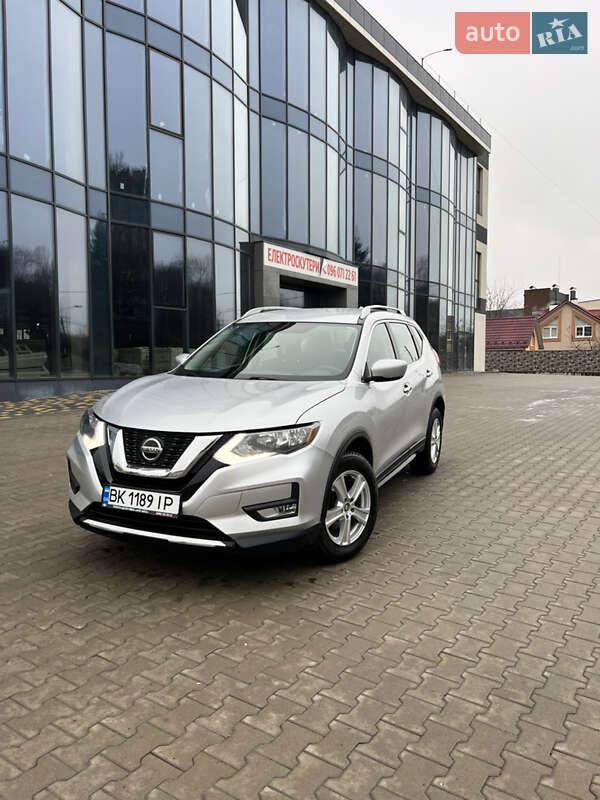 Внедорожник / Кроссовер Nissan Rogue 2018 в 