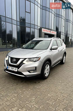 Внедорожник / Кроссовер Nissan Rogue 2018 в 