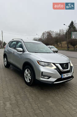 Внедорожник / Кроссовер Nissan Rogue 2018 в 