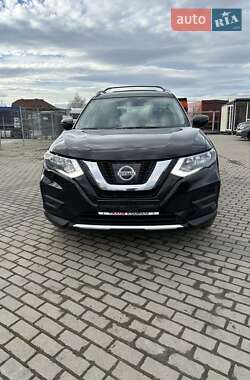 Внедорожник / Кроссовер Nissan Rogue 2017 в Львове