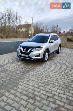 Внедорожник / Кроссовер Nissan Rogue 2017 в Дунаевцах