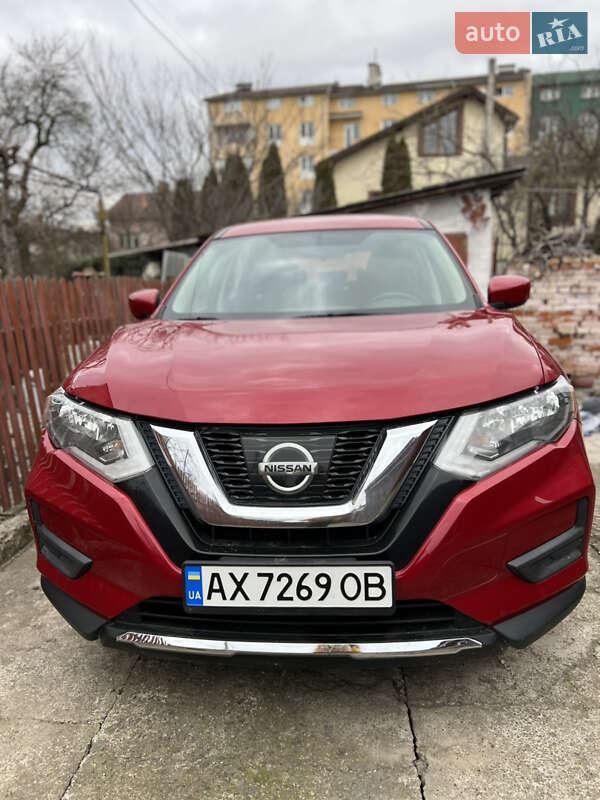 Внедорожник / Кроссовер Nissan Rogue 2017 в 