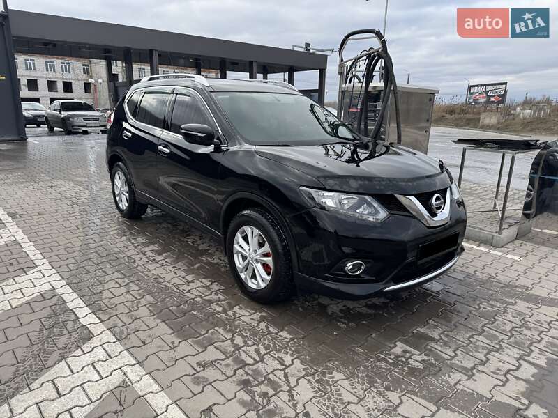 Внедорожник / Кроссовер Nissan Rogue 2015 в Полтаве