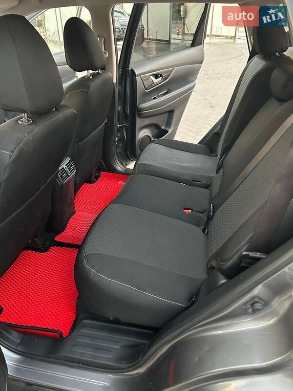 Позашляховик / Кросовер Nissan Rogue 2020 в Нововолинську