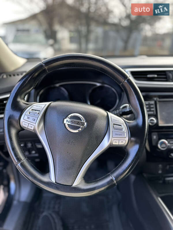 Внедорожник / Кроссовер Nissan Rogue 2015 в Чернигове