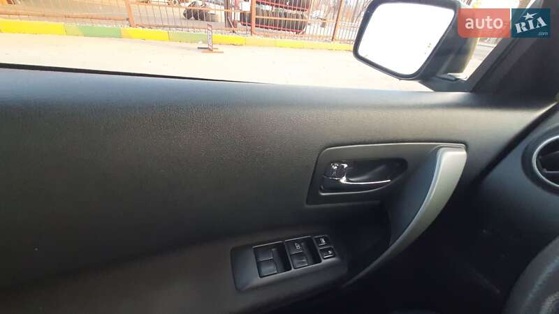 Внедорожник / Кроссовер Nissan Rogue 2013 в Ивано-Франковске